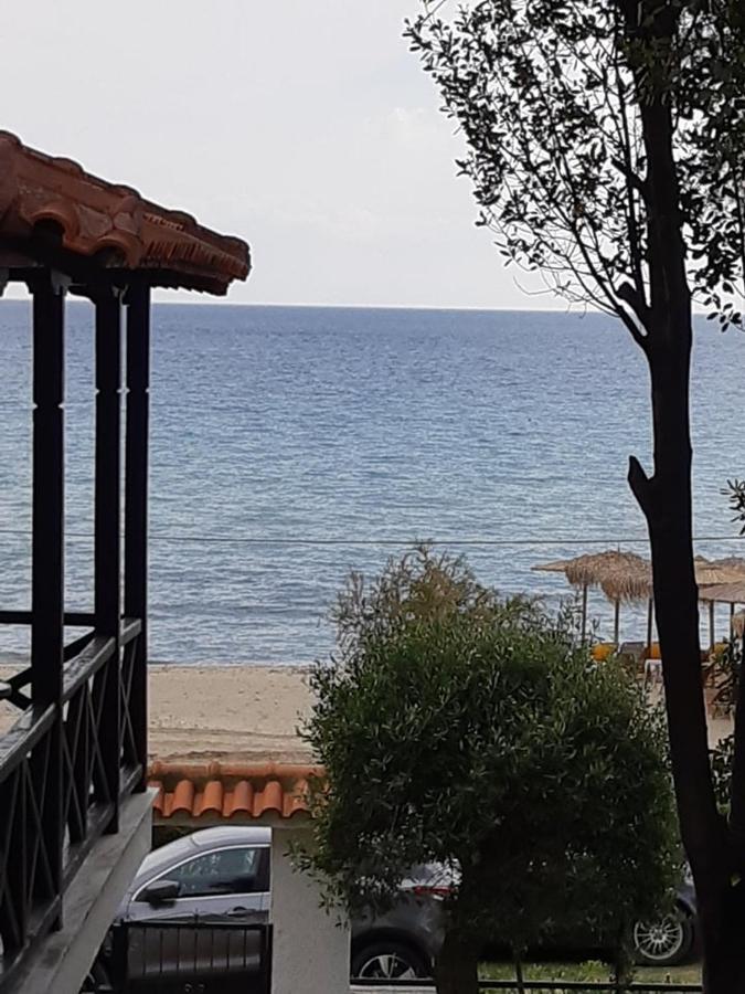 Sofia'S Pearl Beachfront Maisonette Nea Kallikrateia Exteriör bild